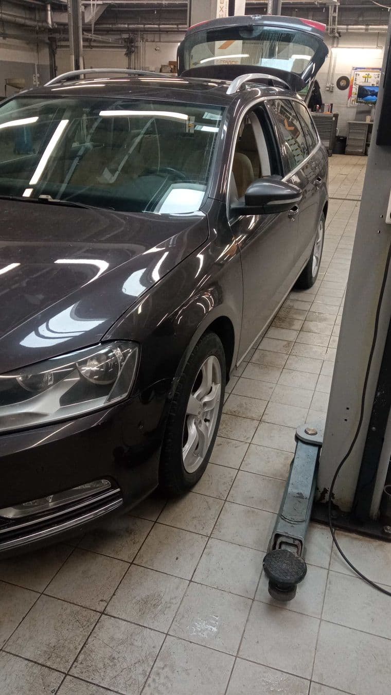 Volkswagen Passat, 2011