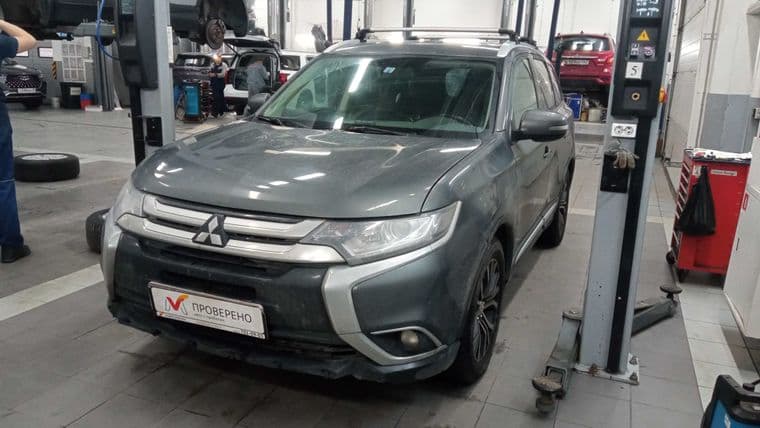 Mitsubishi Outlander, 2015