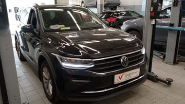 Volkswagen Tiguan 2021 года, 40 956 км - вид 2