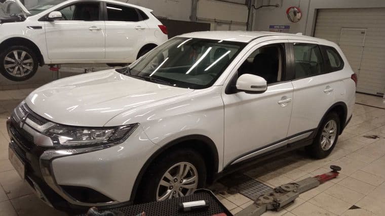 Mitsubishi Outlander 2020 года, 112 883 км - вид 1