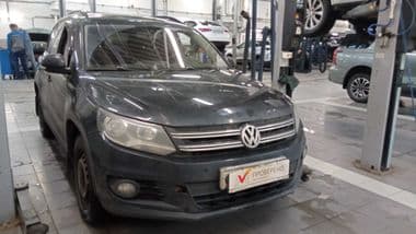 Volkswagen Tiguan 2013 года, 165 182 км - вид 2