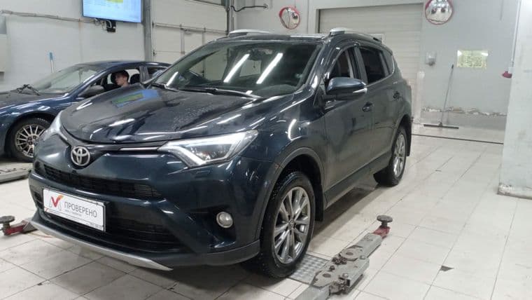Toyota RAV4 2018 года, 145 342 км - вид 1