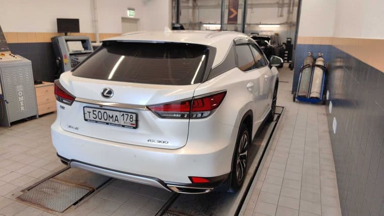 Lexus RX 2021 года, 112 103 км - вид 2