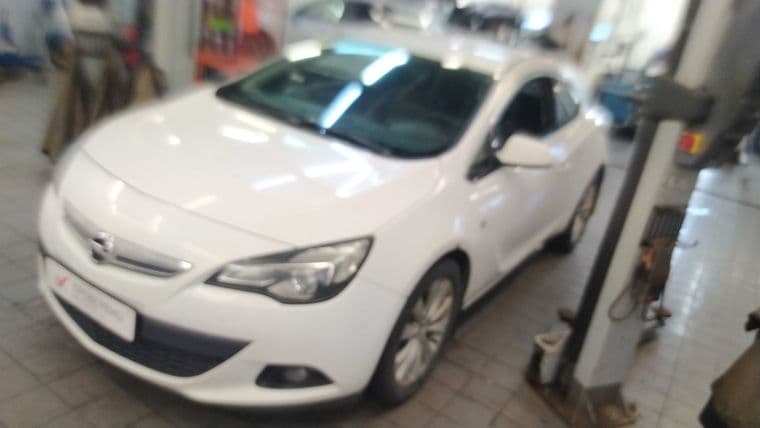 Opel Astra GTC, 2012