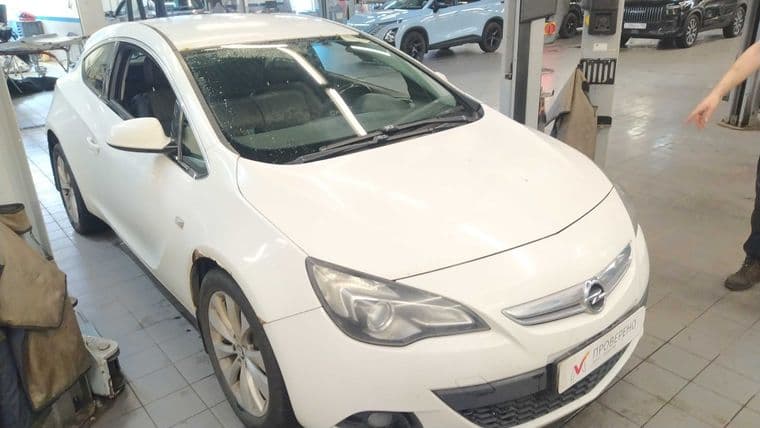Opel Astra GTC 2012 года, 228 943 км - вид 2