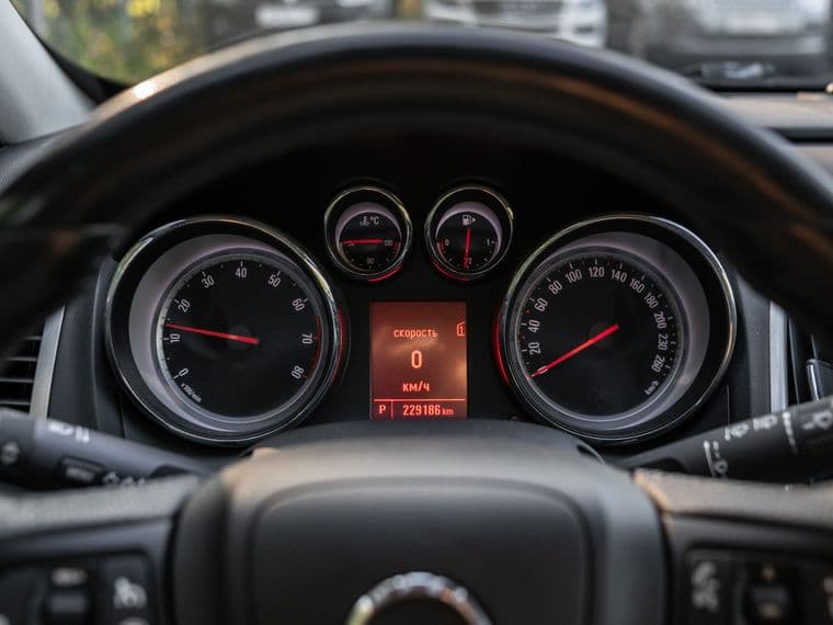 Opel Astra GTC, 2012 - вид 4