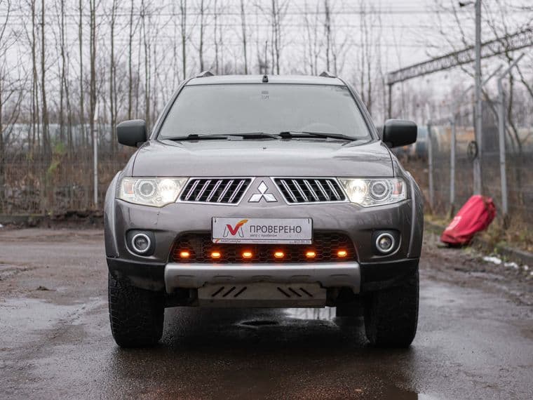 Mitsubishi Pajero Sport, 2012 - вид 2