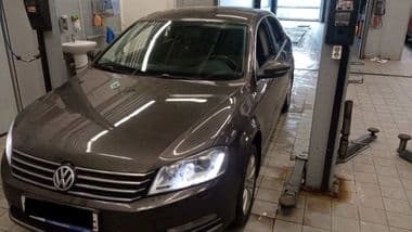 Volkswagen Passat 2012 года, 306 754 км - вид 1
