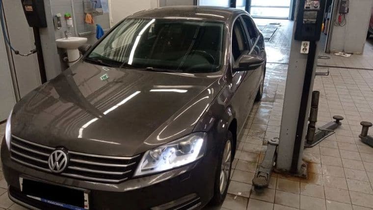 Volkswagen Passat 2012 года, 306 754 км - вид 1
