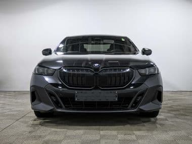 BMW 5 серия 2024 года, 8 594 км - вид 2