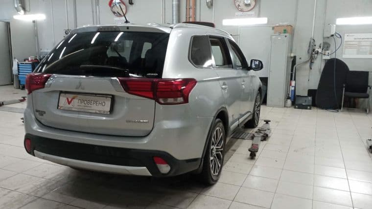 Mitsubishi Outlander, 2016 - вид 2