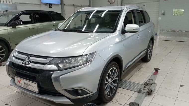 Mitsubishi Outlander, 2016