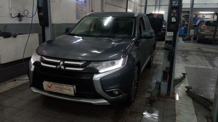 Mitsubishi Outlander 2017 года, 184 876 км - вид 1