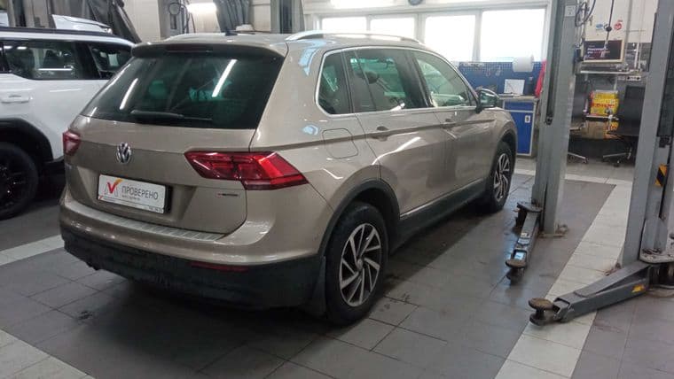 Volkswagen Tiguan, 2018 - вид 2