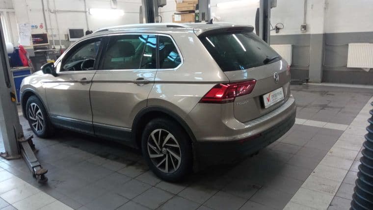 Volkswagen Tiguan, 2018 - вид 3