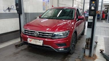Volkswagen Tiguan 2018 года, 78 994 км - вид 1