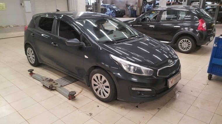 KIA Ceed 2017 года, 252 631 км - вид 2