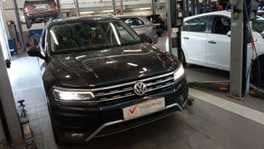 Volkswagen Tiguan 2019 года, 107 940 км - вид 2