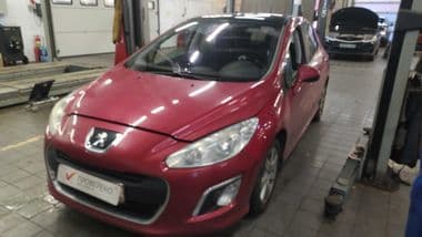 Peugeot 308 2012 года, 164 511 км - вид 1