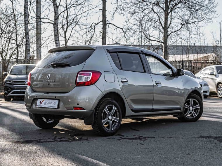 Renault Sandero 2016 года, 82 629 км - вид 2