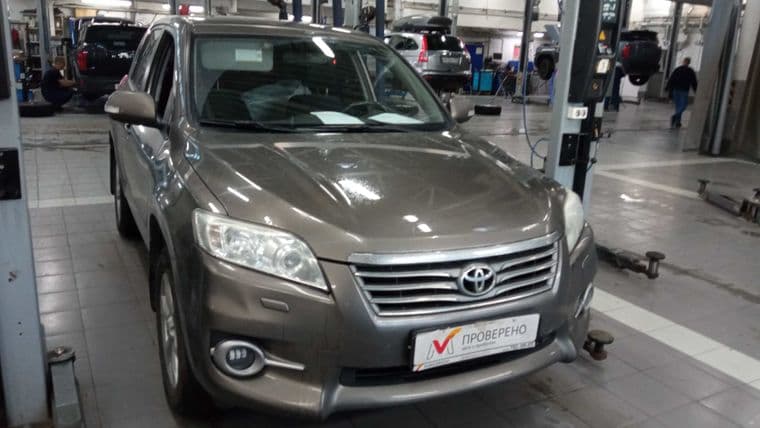 Toyota RAV4 2010 года, 193 150 км - вид 2