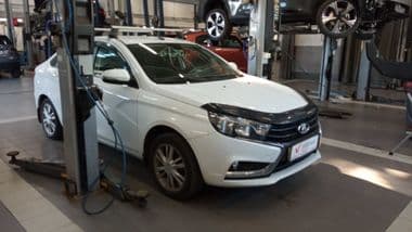 ВАЗ (LADA) Vesta 2017 года, 80 000 км - вид 2