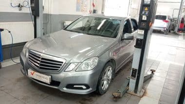 Mercedes-Benz E-класс 2010 года, 228 608 км - вид 1