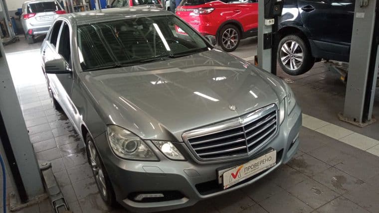 Mercedes-Benz E-класс 2010 года, 228 608 км - вид 2