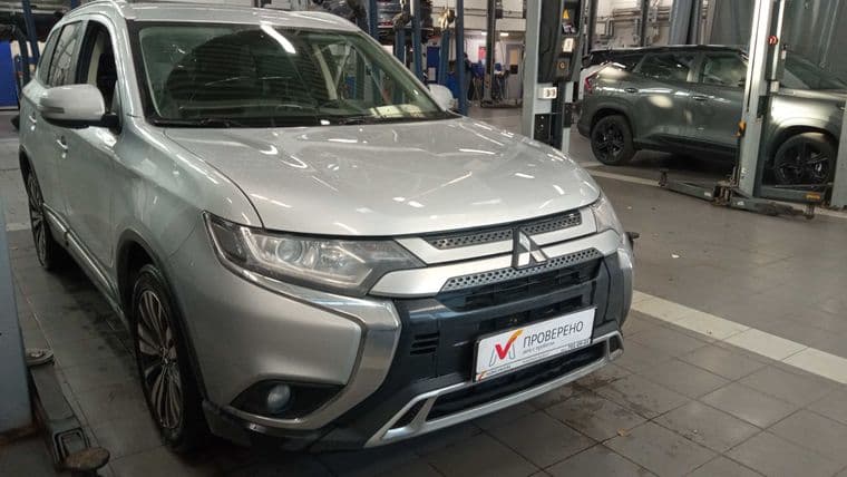 Mitsubishi Outlander, 2019 - вид 2