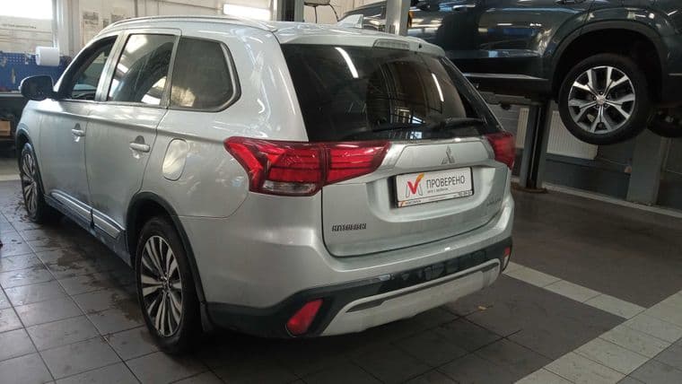 Mitsubishi Outlander, 2019 - вид 4