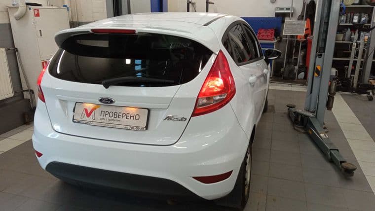 Ford Fiesta, 2011 - вид 2