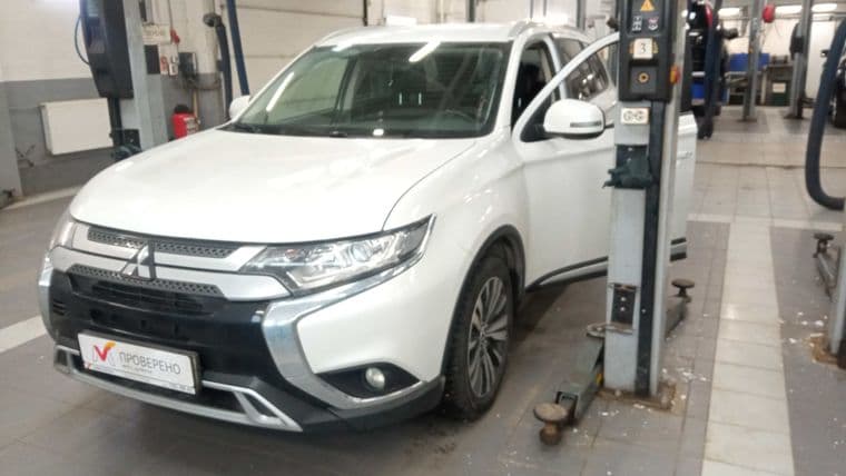 Mitsubishi Outlander 2018 года, 121 114 км - вид 1