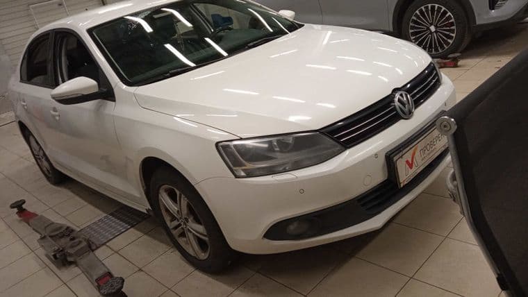 Volkswagen Jetta 2013 года, 216 464 км - вид 1