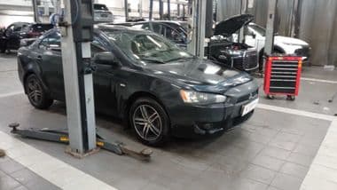 Mitsubishi Lancer 2010 года, 276 386 км - вид 2