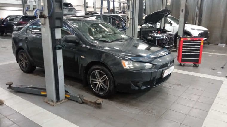 Mitsubishi Lancer 2010 года, 276 386 км - вид 2