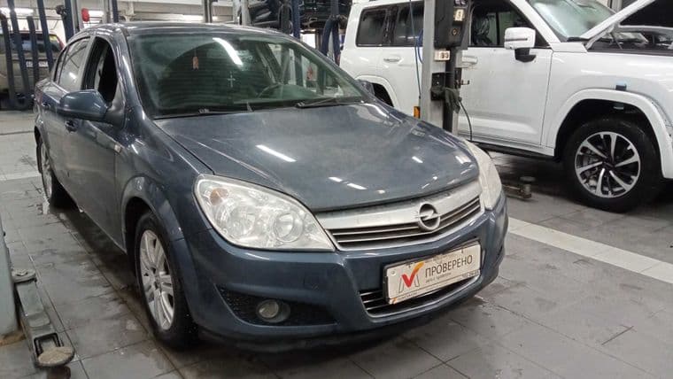 Opel Astra 2010 года, 153 000 км - вид 2