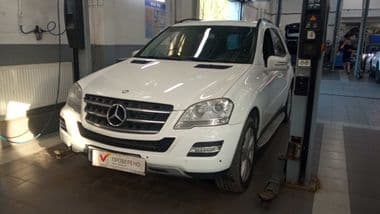 Mercedes-Benz M-класс 2011 года, 257 638 км - вид 1