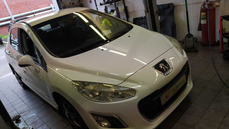 Peugeot 308 2011 года, 124 644 км - вид 2