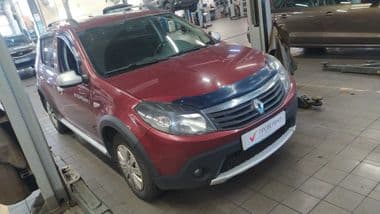 Renault Sandero Stepway 2012 года, 130 152 км - вид 2