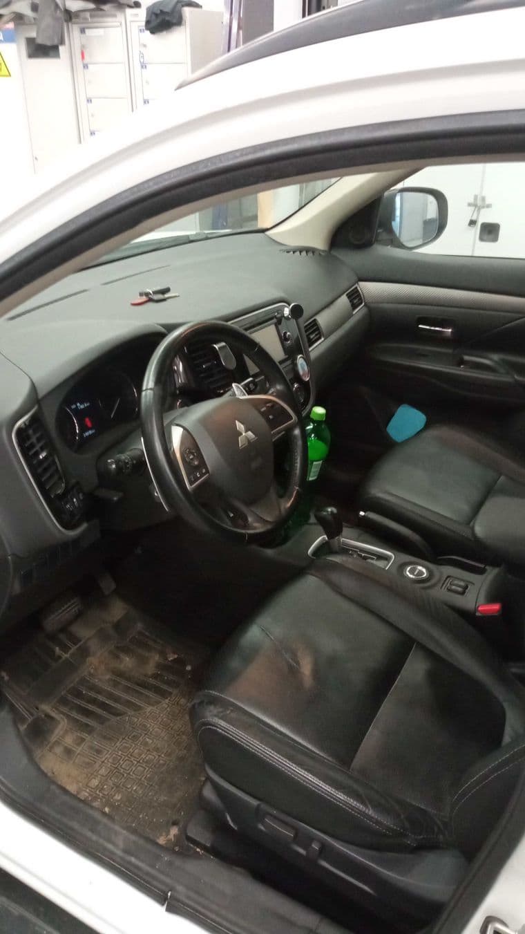Mitsubishi Outlander, 2013 - вид 2