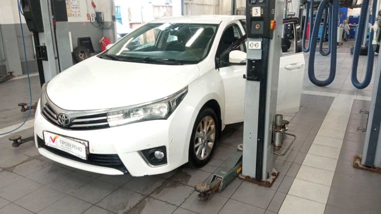 Toyota Corolla 2013 года, 236 122 км - вид 1