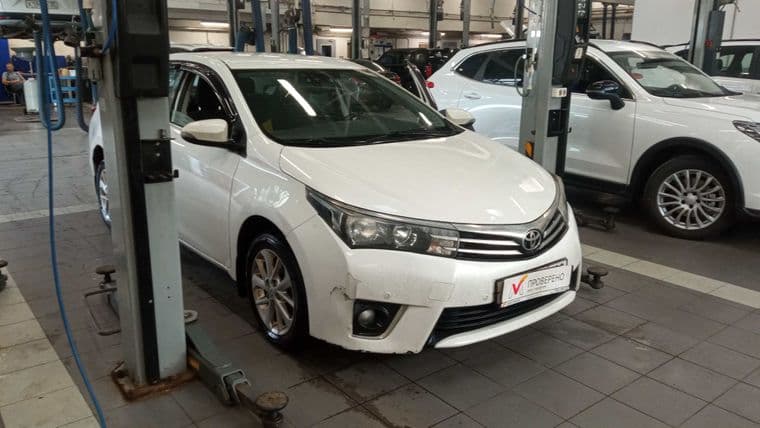 Toyota Corolla 2013 года, 236 122 км - вид 2