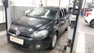 Volkswagen Golf 2012 года, 159 601 км - вид 1