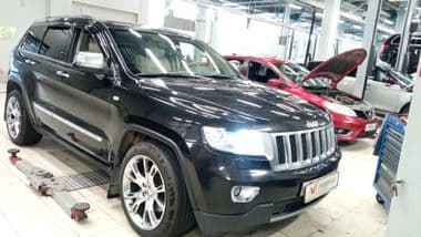 Jeep Grand Cherokee 2011 года, 226 331 км - вид 2