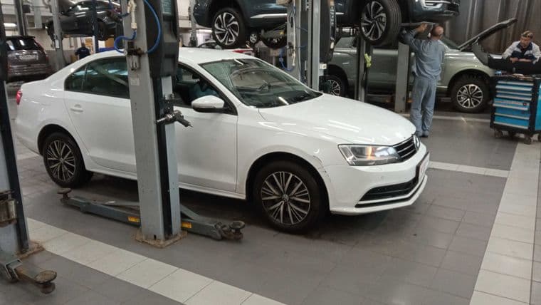 Volkswagen Jetta 2016 года, 193 459 км - вид 2