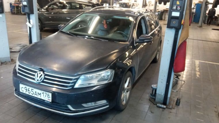 Volkswagen Passat 2011 года, 201 492 км - вид 1