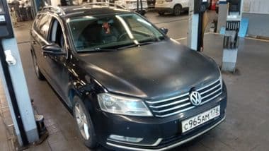 Volkswagen Passat 2011 года, 201 492 км - вид 2