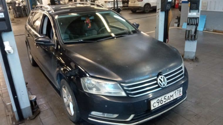 Volkswagen Passat 2011 года, 201 492 км - вид 2