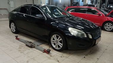 Volvo S60 2011 года, 256 350 км - вид 1