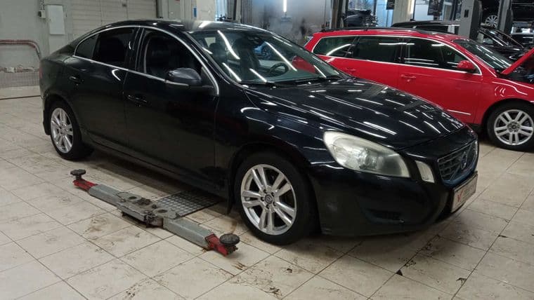 Volvo S60 2011 года, 256 350 км - вид 1